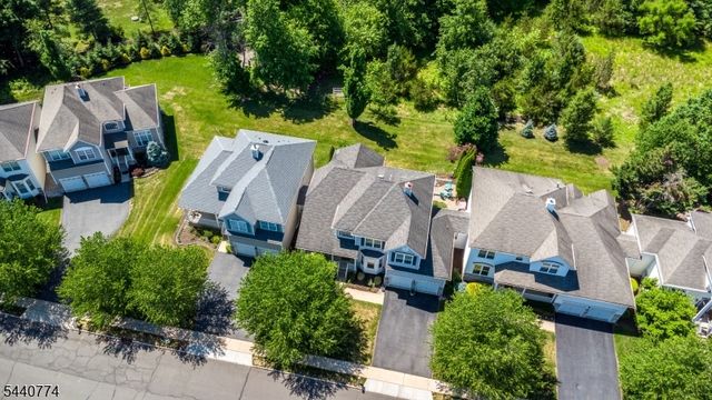 21 Stirrup Ln, Raritan Twp., NJ 08822