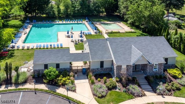 21 Stirrup Ln, Raritan Twp., NJ 08822