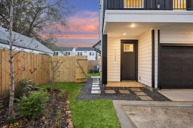 719 Thornton Road D, Houston, TX 77018