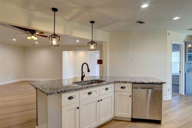 1911 University Drive, Richardson, TX 75081