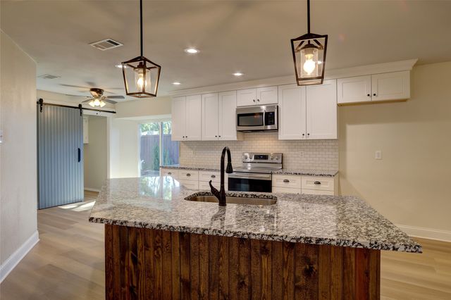 1911 University Drive, Richardson, TX 75081