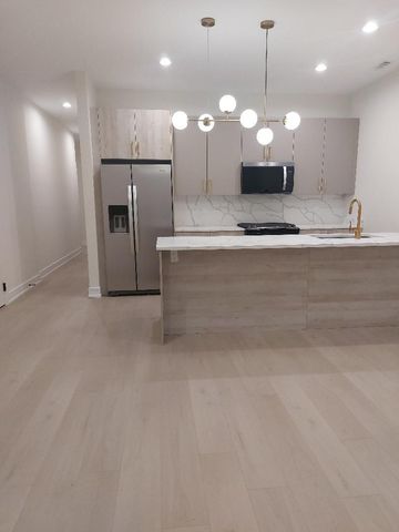 4625 S Michigan Avenue 1, Chicago, IL 60653