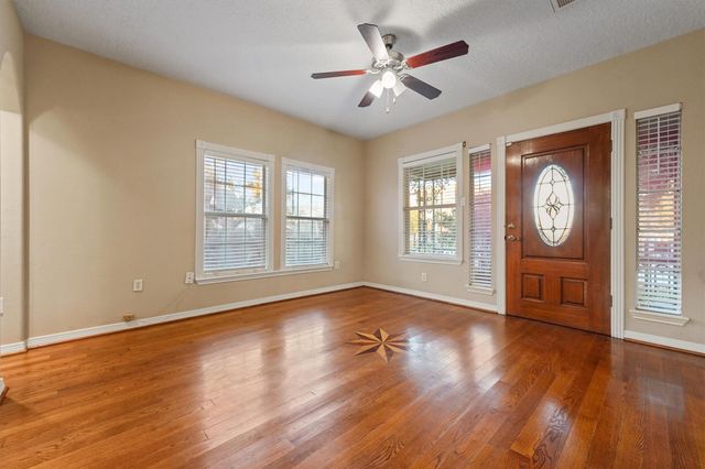 1615 Airline Drive, Houston, TX 77009