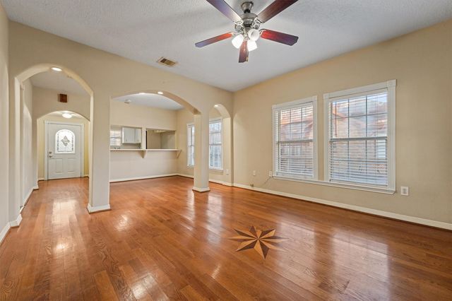 1615 Airline Drive, Houston, TX 77009