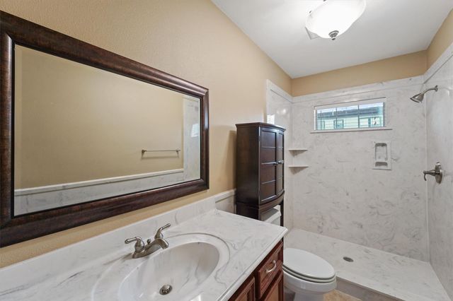 1615 Airline Drive, Houston, TX 77009