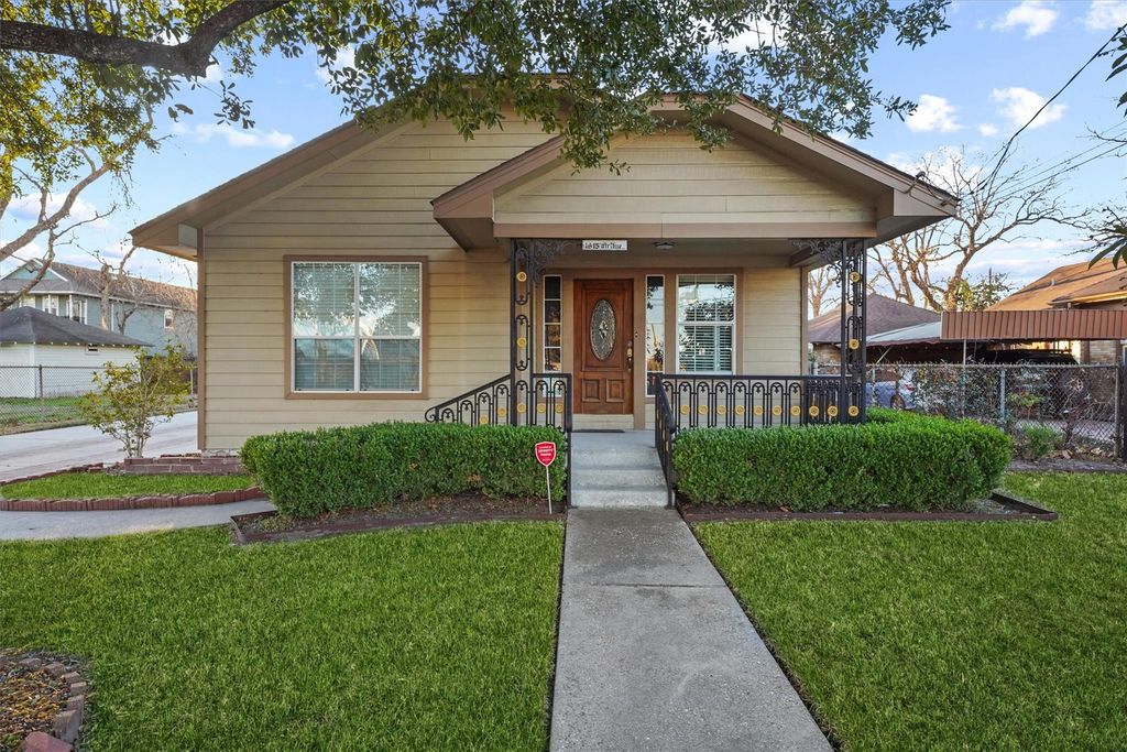 1615 Airline Drive, Houston, TX 77009