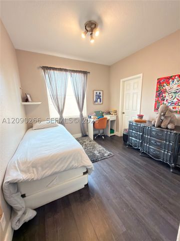 5051 SW 35th Way, Hollywood, FL 33312