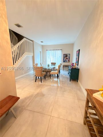 5051 SW 35th Way, Hollywood, FL 33312