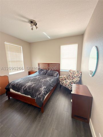 5051 SW 35th Way, Hollywood, FL 33312
