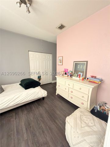 5051 SW 35th Way, Hollywood, FL 33312