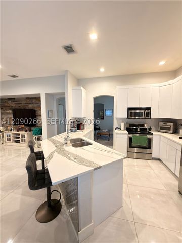 5051 SW 35th Way, Hollywood, FL 33312