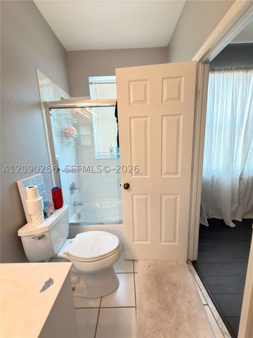 5051 SW 35th Way, Hollywood, FL 33312