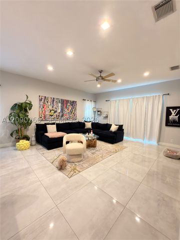5051 SW 35th Way, Hollywood, FL 33312