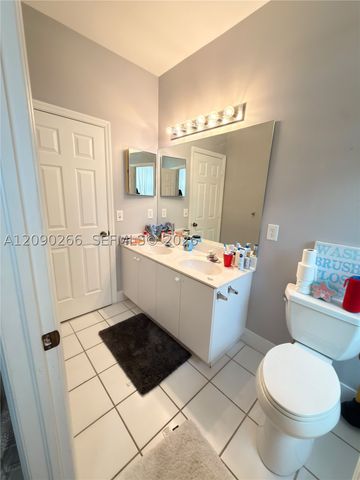 5051 SW 35th Way, Hollywood, FL 33312