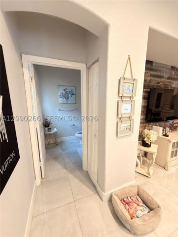 5051 SW 35th Way, Hollywood, FL 33312