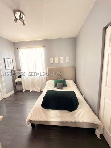 5051 SW 35th Way, Hollywood, FL 33312