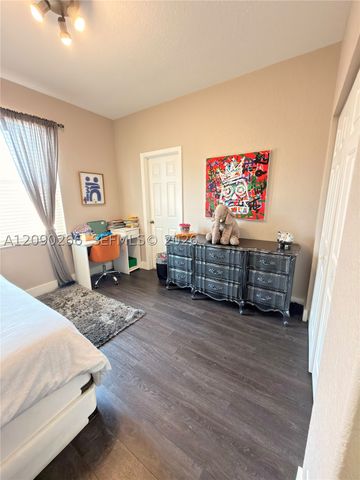 5051 SW 35th Way, Hollywood, FL 33312