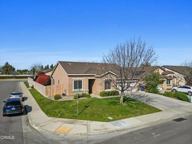 9014 Cadbury Drive, Bakersfield, CA 93311