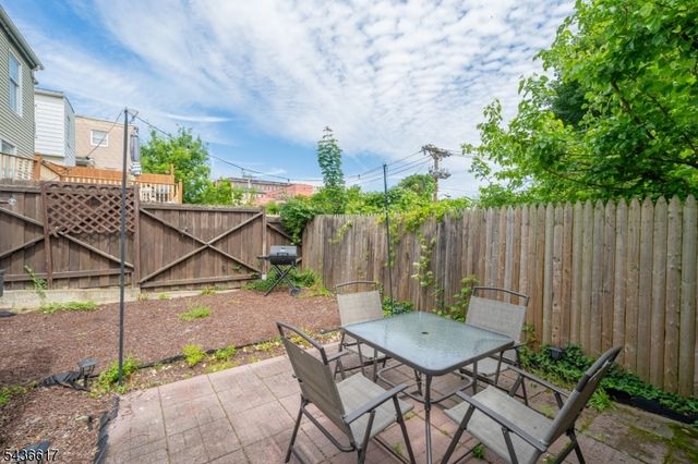 12 Heckman St, Phillipsburg Town, NJ 08865