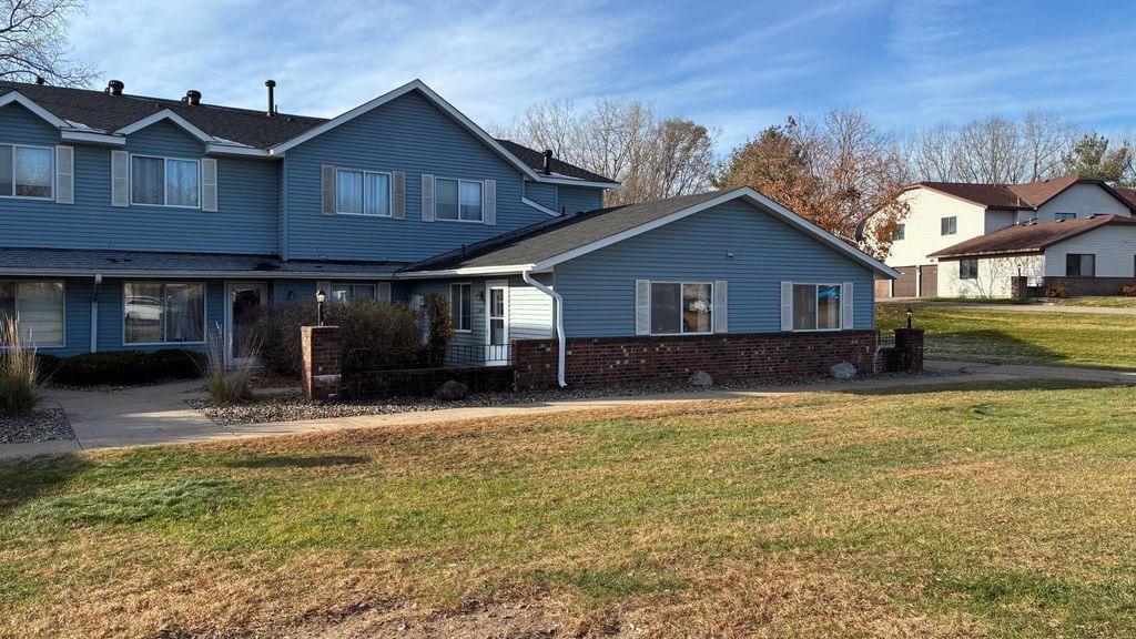 1640 Helena Road N, Oakdale, MN 55128