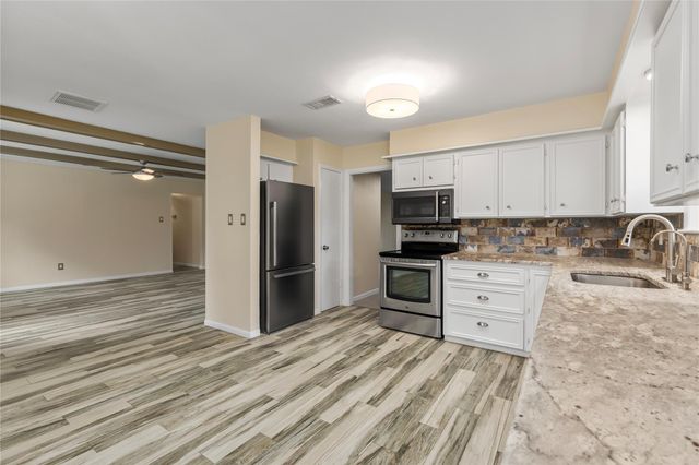 14974 East Dr, Conroe, TX 77302