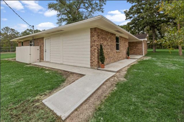 14974 East Dr, Conroe, TX 77302