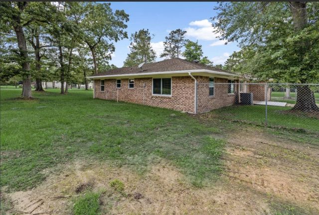 14974 East Dr, Conroe, TX 77302