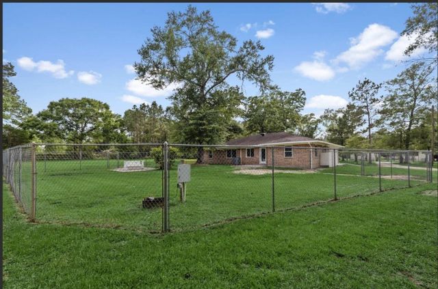 14974 East Dr, Conroe, TX 77302