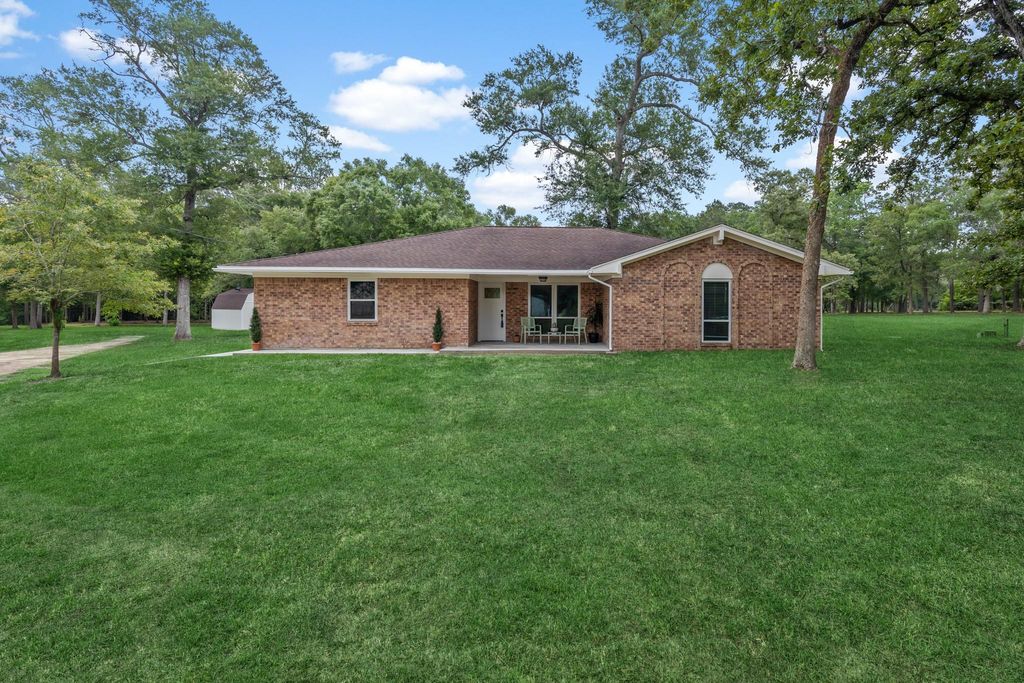14974 East Dr, Conroe, TX 77302