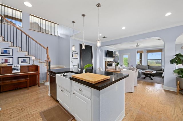 7721 Journeyville DR, Austin, TX 78735