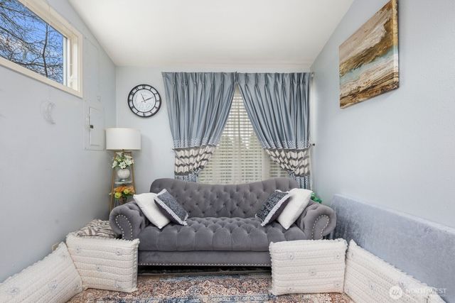 9452 25th Avenue SW, Seattle, WA 98106