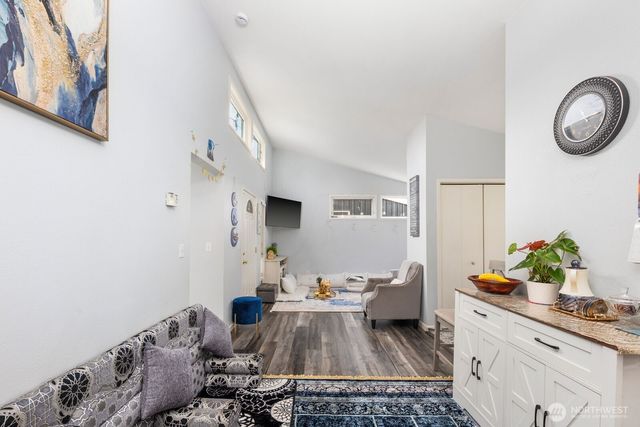 9452 25th Avenue SW, Seattle, WA 98106