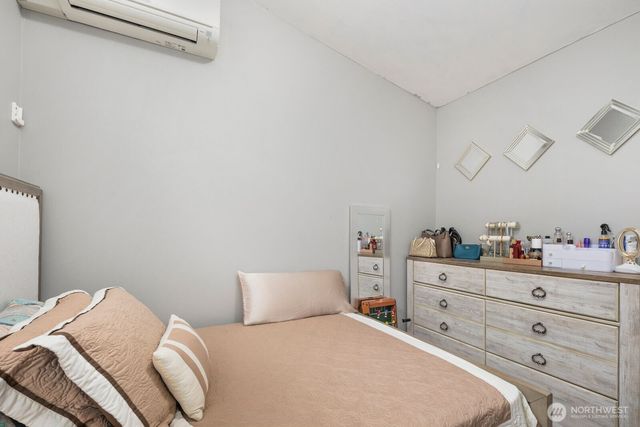 9452 25th Avenue SW, Seattle, WA 98106