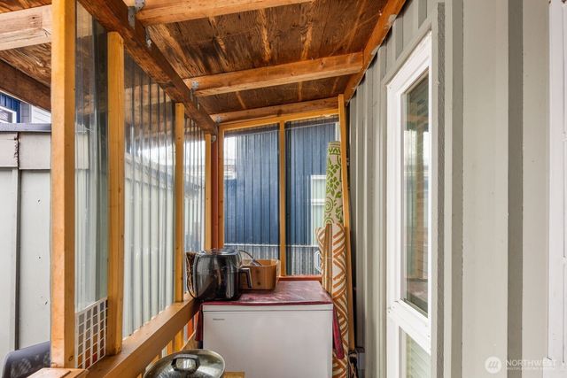 9452 25th Avenue SW, Seattle, WA 98106