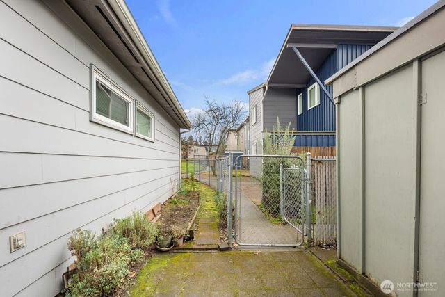 9452 25th Avenue SW, Seattle, WA 98106