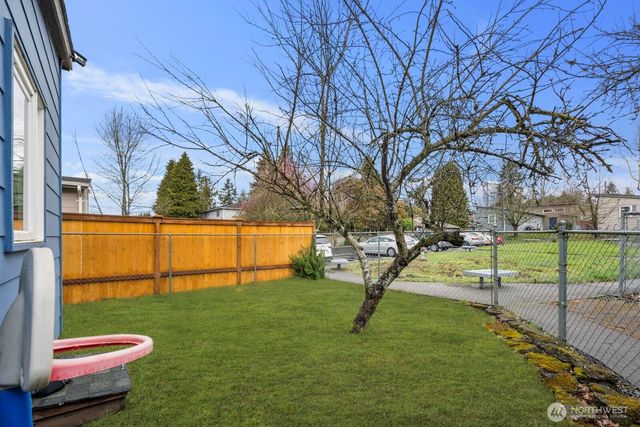 9452 25th Avenue SW, Seattle, WA 98106