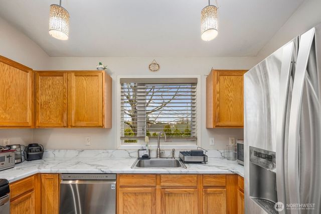 9452 25th Avenue SW, Seattle, WA 98106