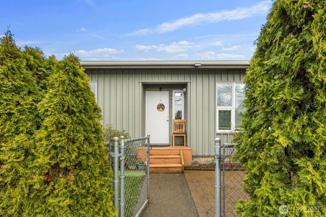 9452 25th Avenue SW, Seattle, WA 98106