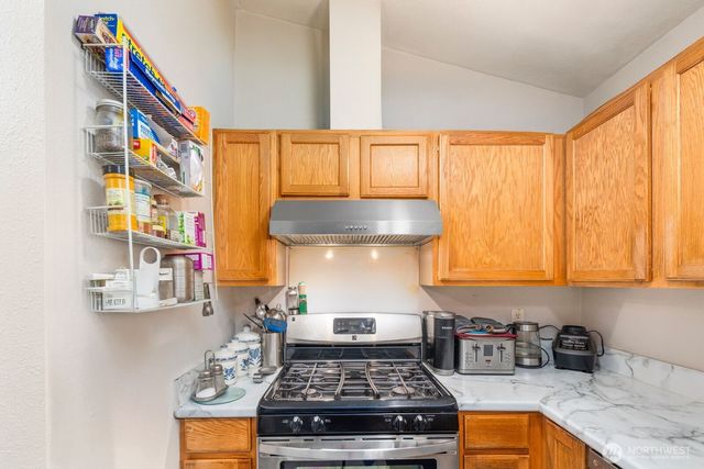 9452 25th Avenue SW, Seattle, WA 98106