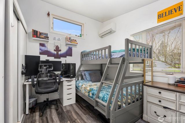 9452 25th Avenue SW, Seattle, WA 98106