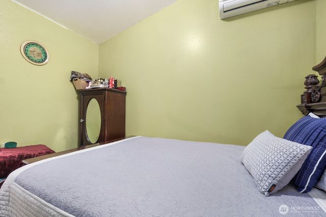 9452 25th Avenue SW, Seattle, WA 98106