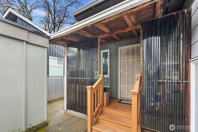 9452 25th Avenue SW, Seattle, WA 98106