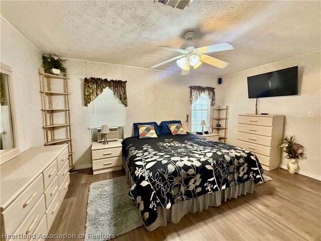 21 Venetian Parkway, Lake Placid, FL 33852