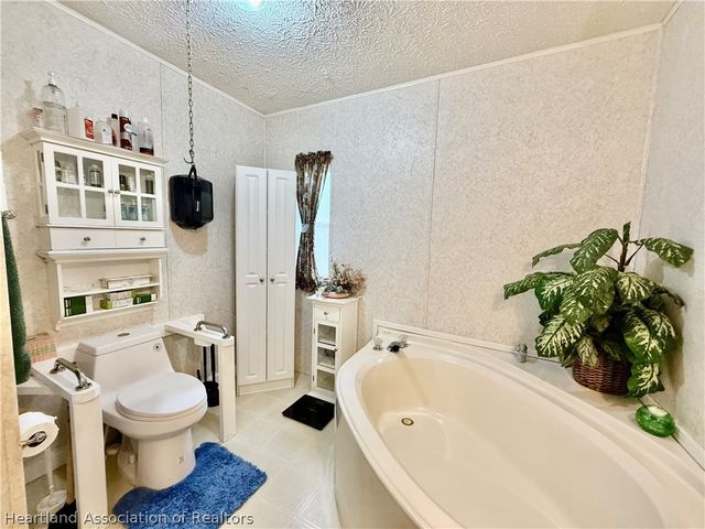 21 Venetian Parkway, Lake Placid, FL 33852