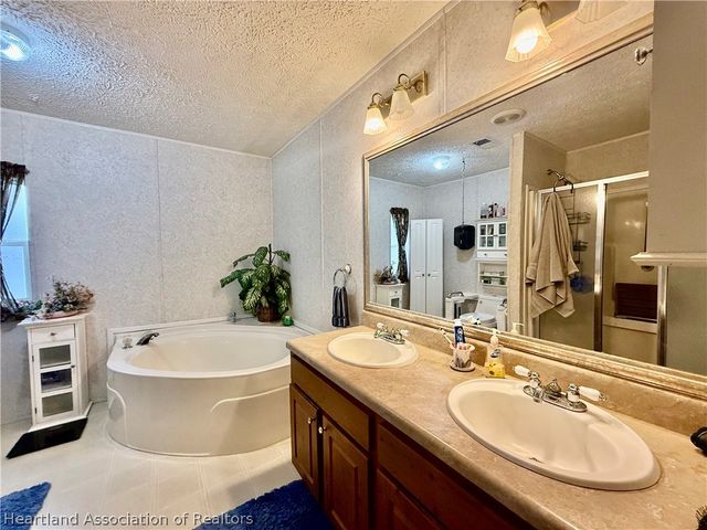 21 Venetian Parkway, Lake Placid, FL 33852