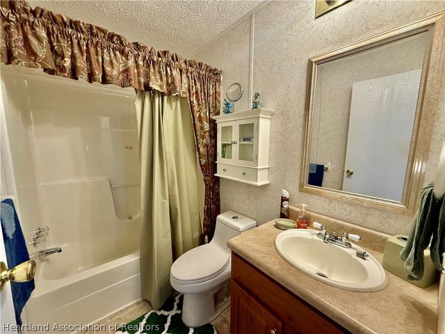 21 Venetian Parkway, Lake Placid, FL 33852