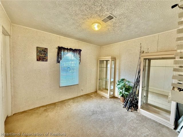 21 Venetian Parkway, Lake Placid, FL 33852