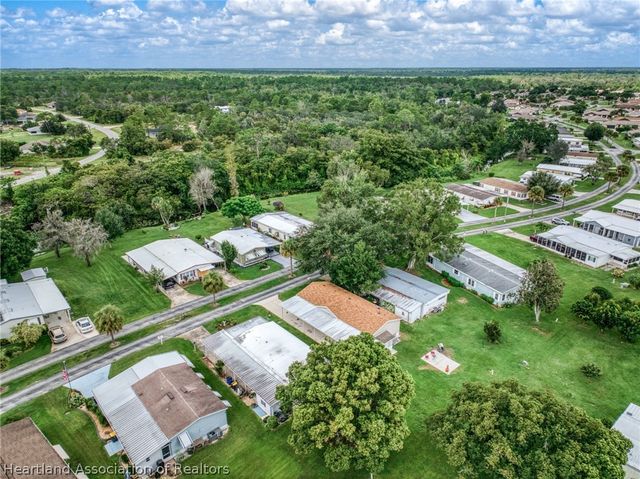 21 Venetian Parkway, Lake Placid, FL 33852