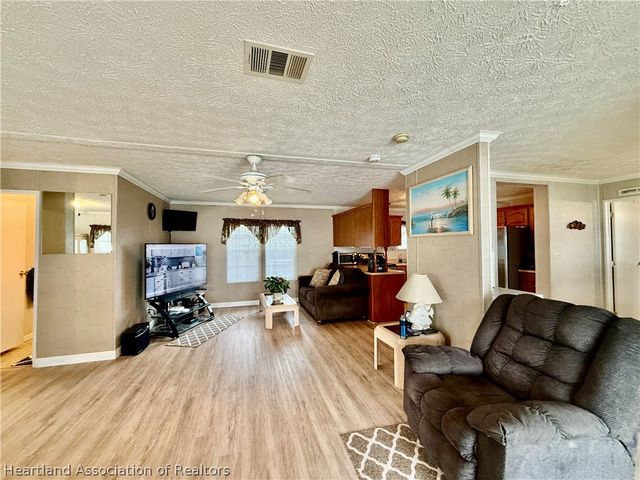 21 Venetian Parkway, Lake Placid, FL 33852