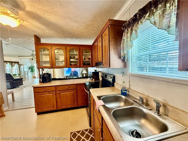 21 Venetian Parkway, Lake Placid, FL 33852